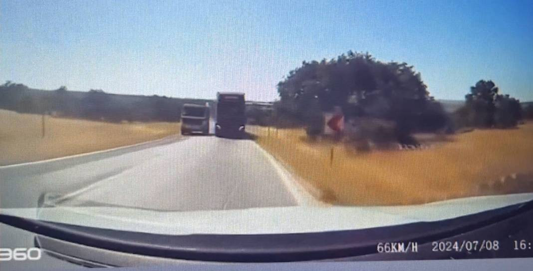 Edirne'de TIR trafik canavarlığı yaptı - Resim: 3